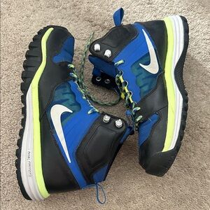Nike Dual Fusion Hills Boots